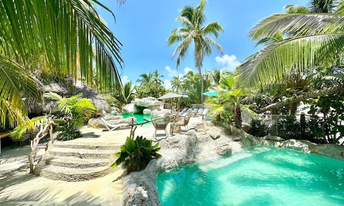Sugarloaf Key House | Charming Bungalows at Sugarloaf Beach with Ocean Views