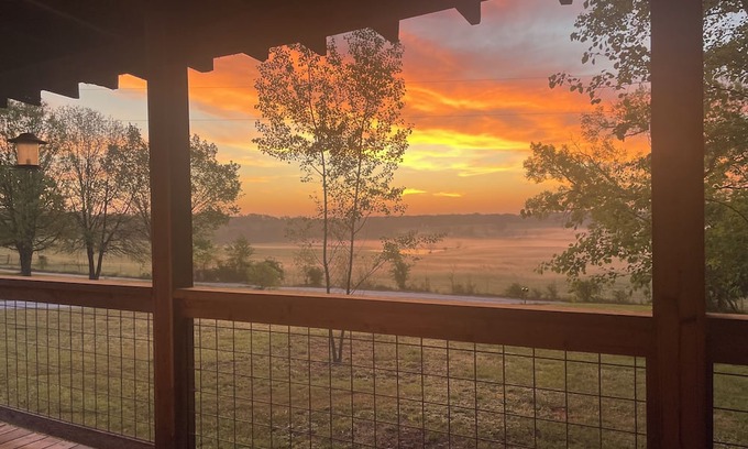 Siloam Springs Cottage | Hilltop Cottage