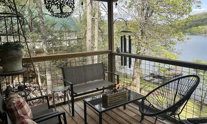 Hayesville Cottage | Lakefront Haven: 5 Beds, Private Dock & Family-Friendly Fun