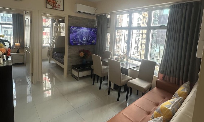 Tsim Sha Tsui Apartment | Bright 2-Bedroom Unit Near K11 and Victoria Harbour