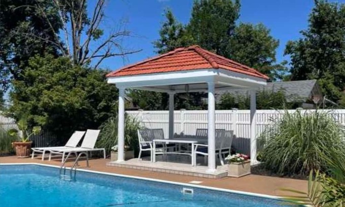 Fulton House | Historic Hotel with Pool, Perfect for Family Getaways