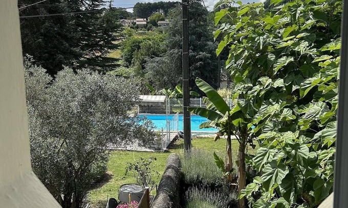 Verdelais Bed & Breakfast | Bed and Breakfast 'Chambres Dans L'entre 2 Mers' with Shared Pool, Wi-Fi and Air Conditioning