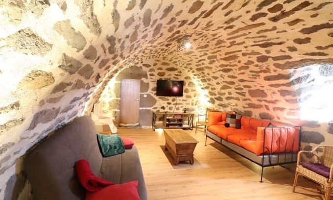 Le Vaulmier Cottage | Family-Friendly Gite Le Vaulmier with Kitchen Amenities