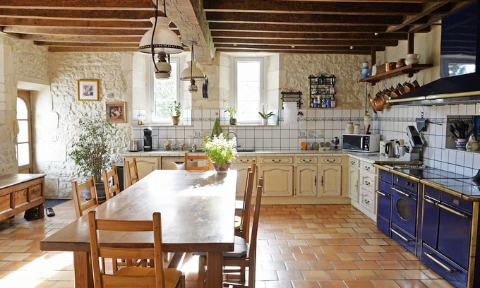 Arces Bed & Breakfast | Une Suite Familiale Pour 4 à 6 Personnes Dans une Maison Charentaise de 1649