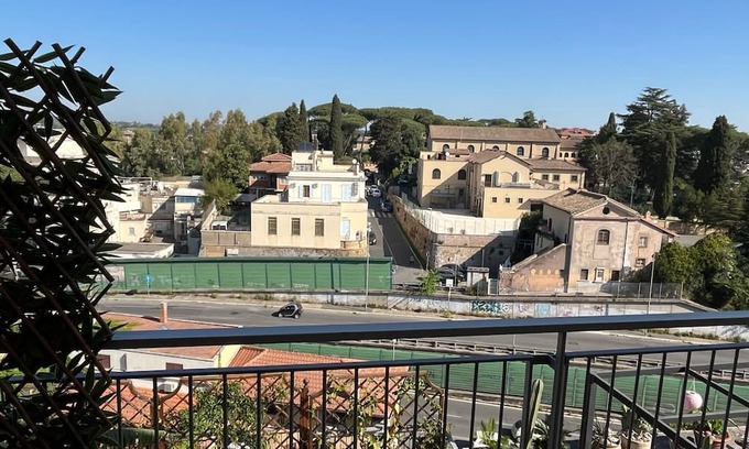 Monteverde Nuovo Apartment | Discover 'Whitecate - Attico A Roma' with Private Terrace