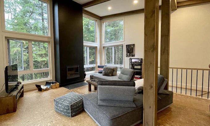Gore Cottage | Modern Cottage in Gore with Spa & Lake Access Awaits You