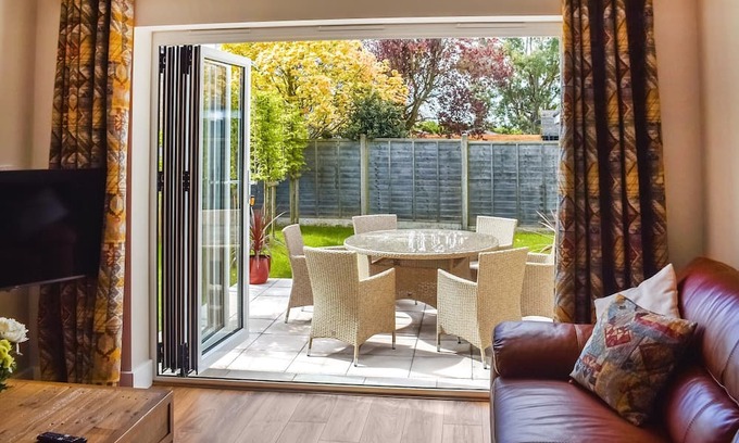 Sutton Cottage | Ideal 3 Bedroom Getaway in Sutton with Cozy Amenities
