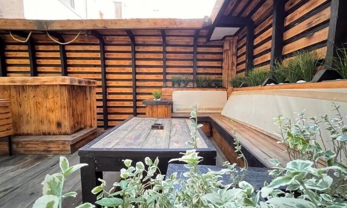 Odesos Apartment | Relaxing Studio with Garden View for Family Getaways