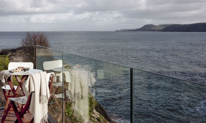 Aberporth Villa | Clifftop Homestay for 8 in Aberporth, Cardigan Bay