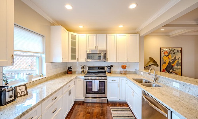 Kingman Park House | Guest Rated: D St Digs Row Home with Pool & Spa on Capitol Hill
