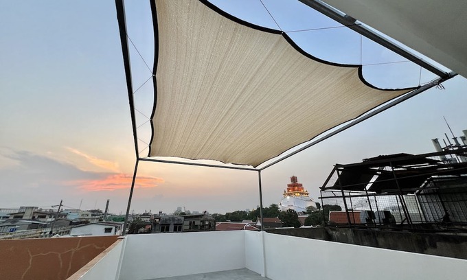 Pom Prap Sattru Phai House | Cozy Sabay Home with Kitchen & Breakfast for Families