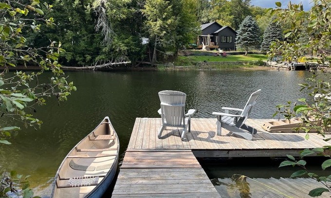 Bracebridge Bed & Breakfast | Private Basement Retreat with Pool & Family-Friendly Vibes