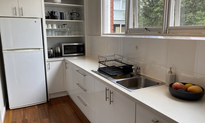 Hawthorn Apartment | Inviting 2BR Scotch-Hill Retreat Near MCG and CBD