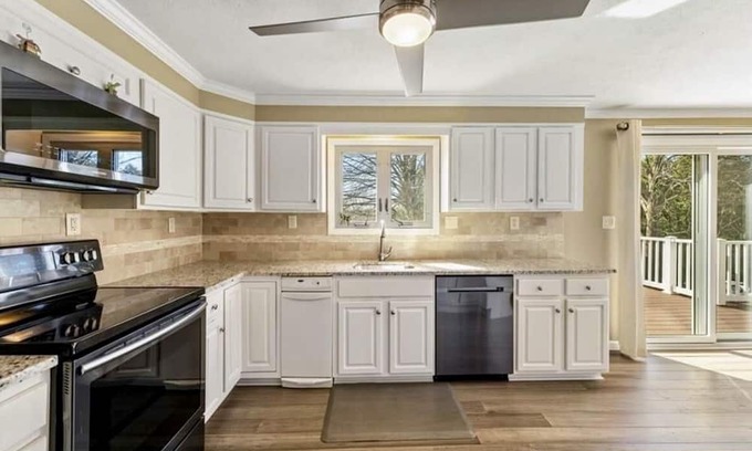 Cranston House | Tranquil 3-Floor Retreat with Spa Near Malls and Airport