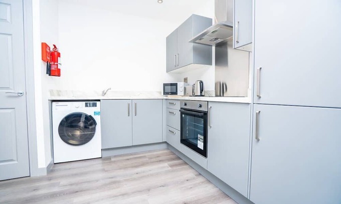 Brierley Hill Apartment | Bright and Modern 1 Bed Apartment in Redditch