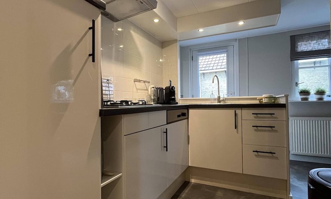 Kinnum Apartment | Inviting Apartment Near Baaiduinen with Spa & Hot Tub