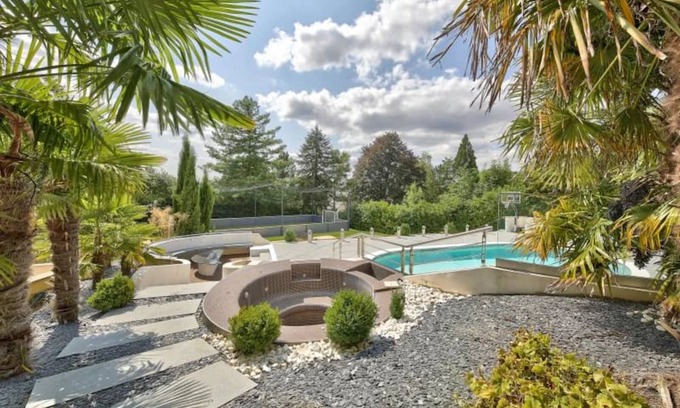 Saint-Nom-la-Breteche Villa | Tranquil Villa Escape Just 30 Minutes from Paris
