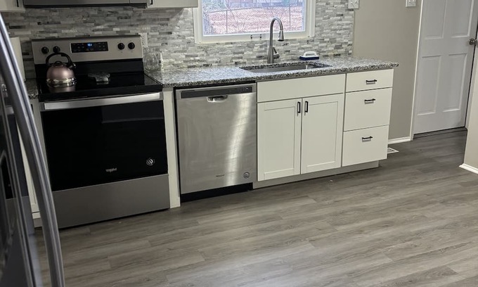 Florissant House | Inviting 3-Bedroom Ranch with Kitchen for Family Stays
