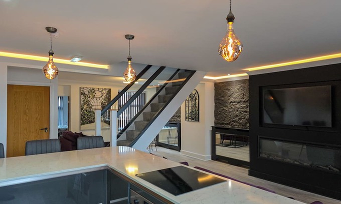 South Shore Apartment | Elegant 4 Bedroom Duplex Apartment with Family Amenities