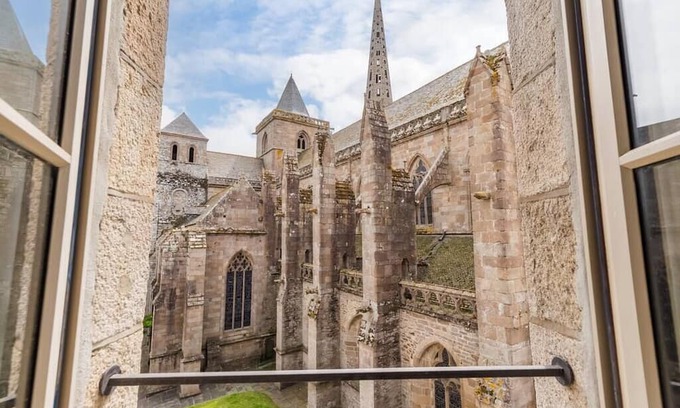 Treguier Apartment | Cozy Studio Steps from the Cathedral in Tréguer