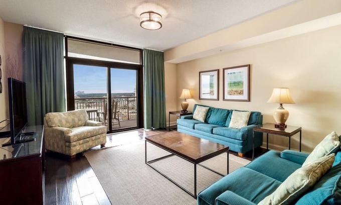Windy Hill House | Oceanfront 2-Bedroom Condo with Private Balcony & Jetted Tub