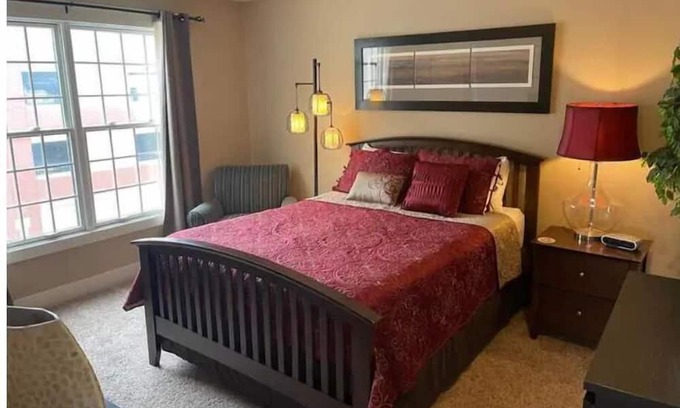 Golden House | Ideal Family Retreat: 3BR in the Heart of Golden