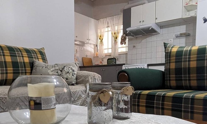 Molos-Agios Konstantinos Apartment | Child-Friendly Central Apartment in Agios Konstantinos