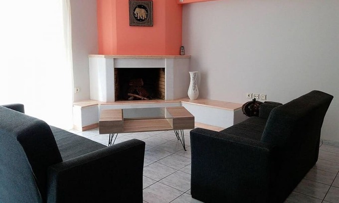 Molos-Agios Konstantinos Apartment | Family-Friendly Daphnus Apartment in Agios Konstantinos