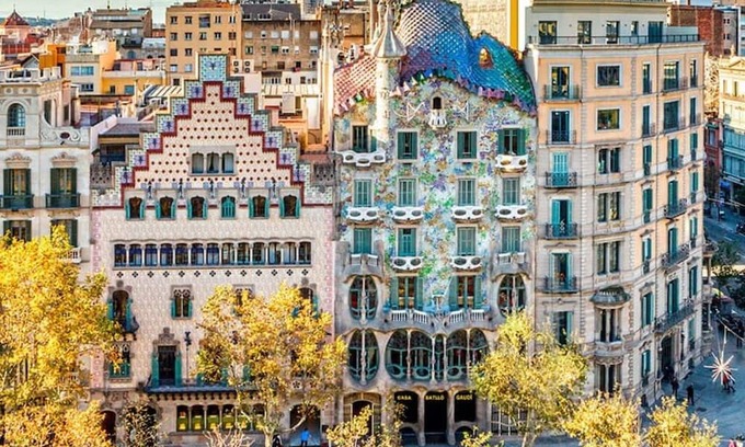 El Guinardo Apartment | Relaxing Eixample Oasis with Large Terrace & Free WiFi