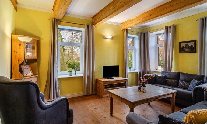 Oldersum Apartment | Cozy Apartment 'Gulfhof Oldersum Dachgeschoss' with Garden