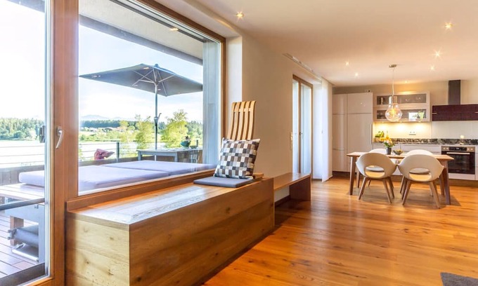 Pelham Apartment | Scenic Lake View Apartment "Seen-Sucht" with Garden & Wi-Fi