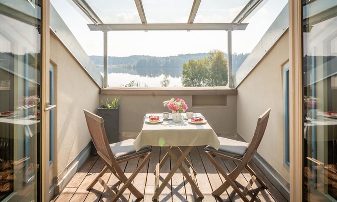 Pelham Apartment | Lakeview Studio Apartment "Loggia" with Private Garden & Wi-Fi
