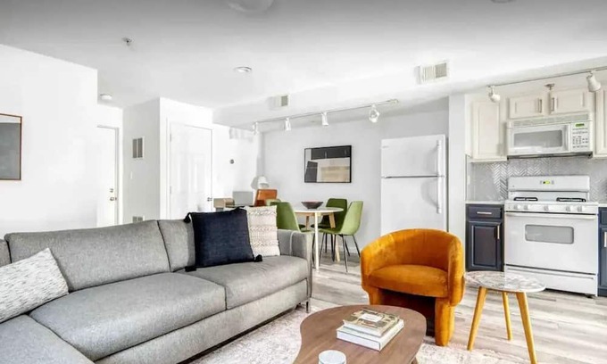 Union City Apartment | Modern 8 BR NYC Apartment: Perfect for Family Getaways