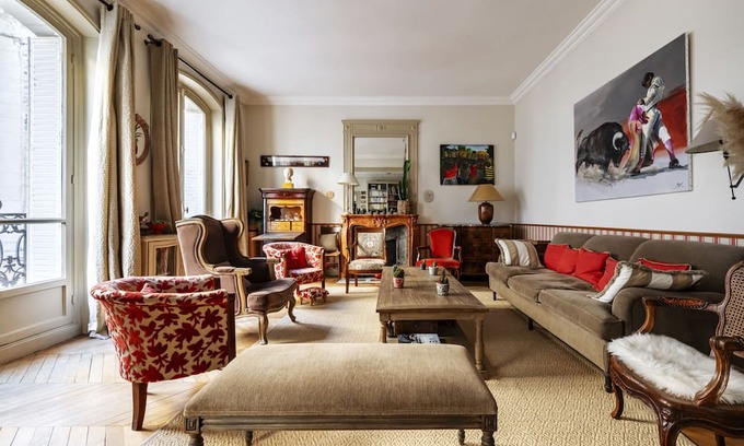 Passy Apartment | Elegant Trocadero Apartment - Family-Friendly Retreat