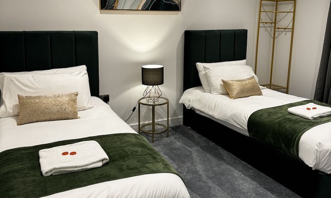 Ashford Apartment | Convenient Family-Friendly Retreat Near Heathrow Airport