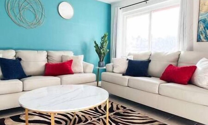 Sunrise Acres House | Family-Friendly Duplex with Modern Amenities and Breakfast