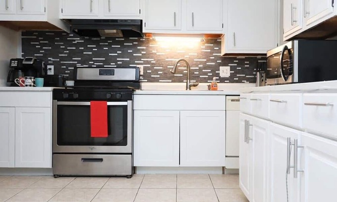 Sunrise Acres House | Family-Friendly Getaway with Breakfast & Kitchen Access