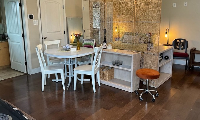 Chestnut Apartment | Cozy East Austin Studio with Garage - Perfect for Families