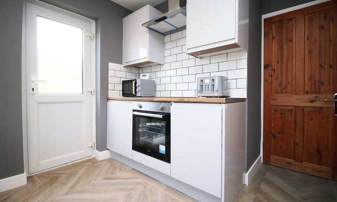 Cribbs Causeway House | Discover Cohost Partners: Family-Friendly Stays with Discounts