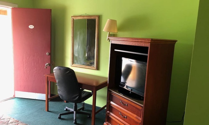 Effie Hotel | Budget-Friendly Family Stay at Ranch House Motel