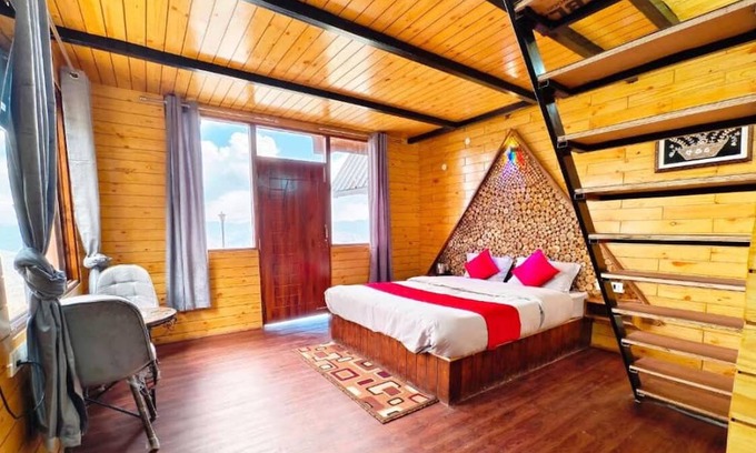 Fagu Cottage | Cozy Family Room with Mountain View - Snowind Cottages