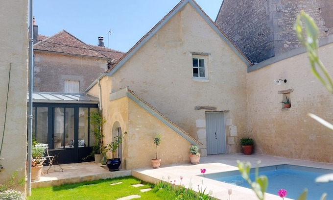 Coulanges-la-Vineuse Bed & Breakfast | Relaxing Stay in Vineyard Home with Pool for Families