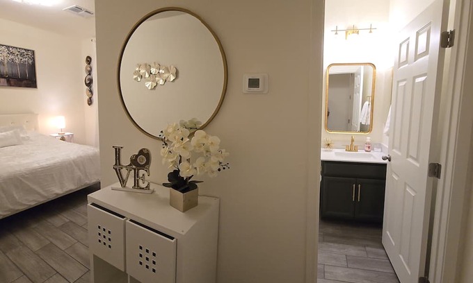 Las Vegas Apartment | Comfortable Room in Las Vegas with Spa, WiFi & Kitchen
