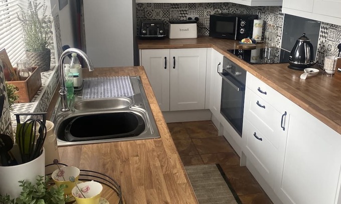 Chard Cottage | Cozy Cottage Retreat in Beautiful Chard, Somerset