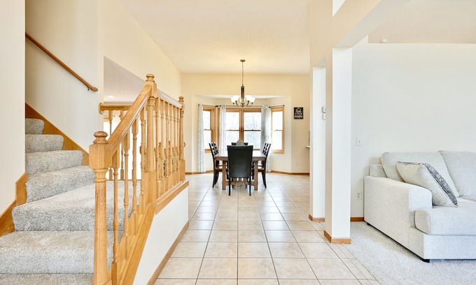 Woodbury House | Private Retreat Near Minneapolis with Family-Friendly Amenities