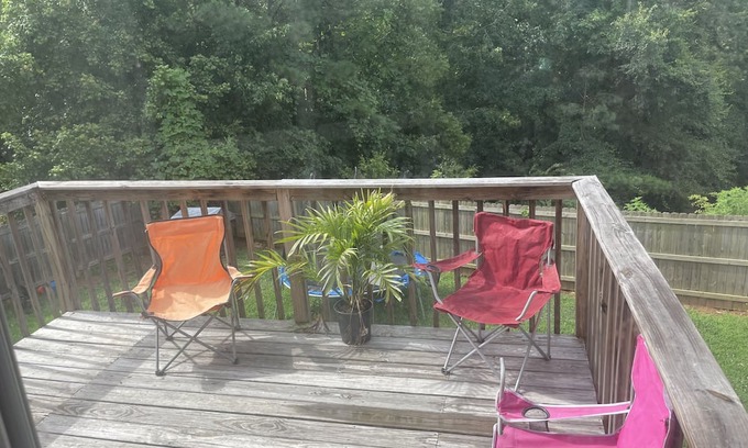Snellville House | Family-Friendly Getaway with 3 Bedrooms and Easy Access