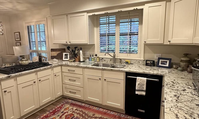 Hattiesburg House | Convenient Midtown Hotel: Perfect for Exploring Hattiesburg