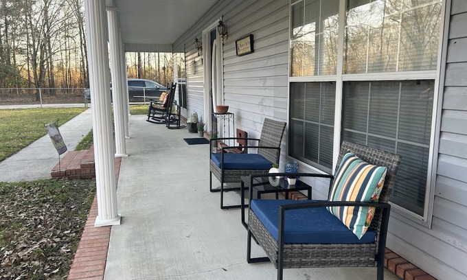 Atmore Apartment | Cozy Highland Haven Studio Suite with Pool and Ocean View