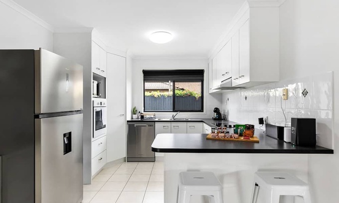 Urangan House | Unwind at Moonstone with Spectacular Oceanfront Views
