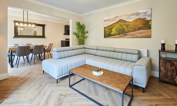 Great Ayton House | Discover Roseberry Topping Townhouse - Pet Friendly Retreat